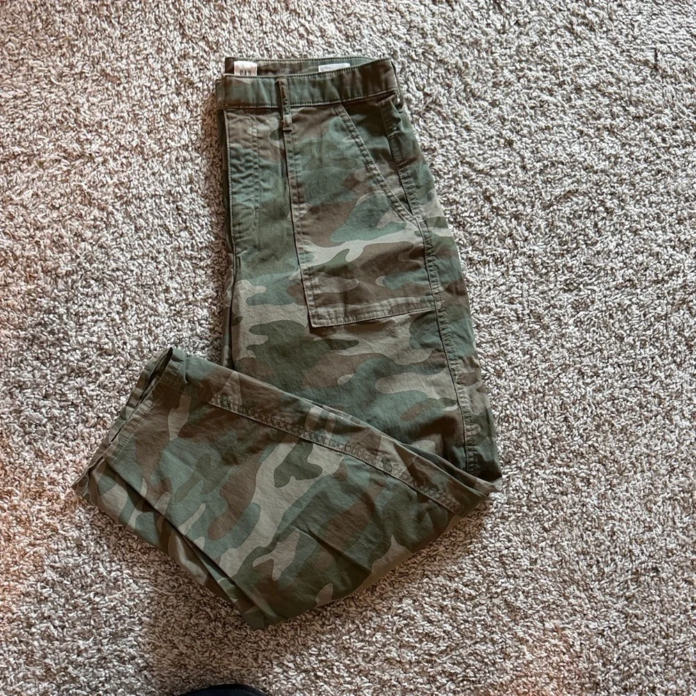 GAP Women's Camo barrel Pants - Green/Tan - Picture 4 of 4